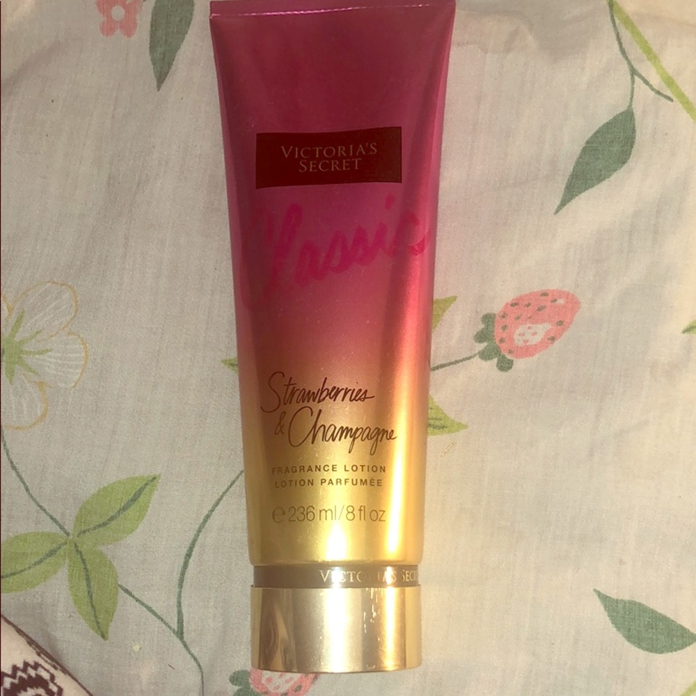 VIctoria Secret Classic strawberry & champagne